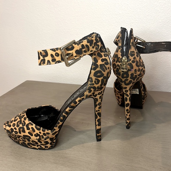 Cheetah Print Platform Heels - Picture 3 of 4